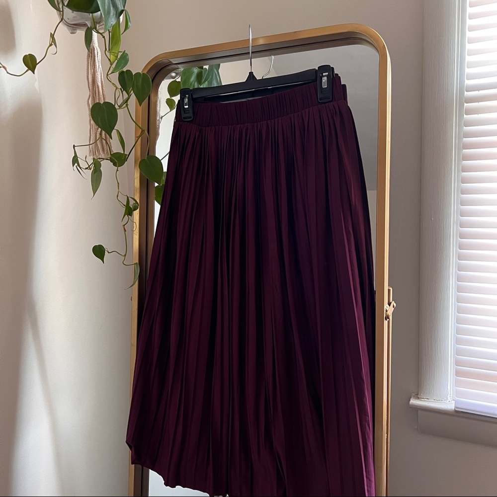 Pleated midi purple skirt
